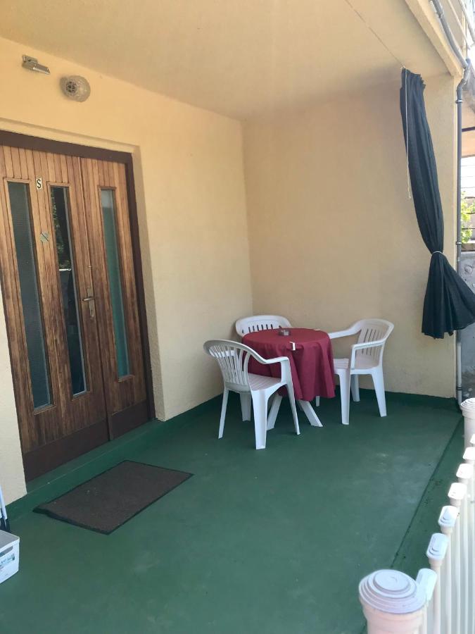 Redhill Apartmán *