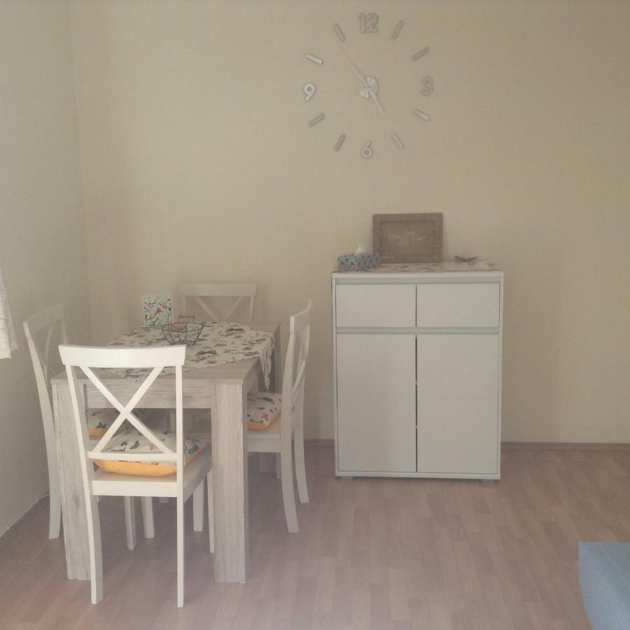 Redhill Apartment *